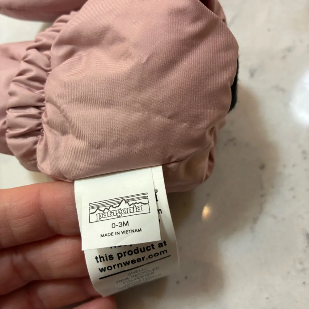 Patagonia Baby Puff Mittens in Fuzzy Mauve